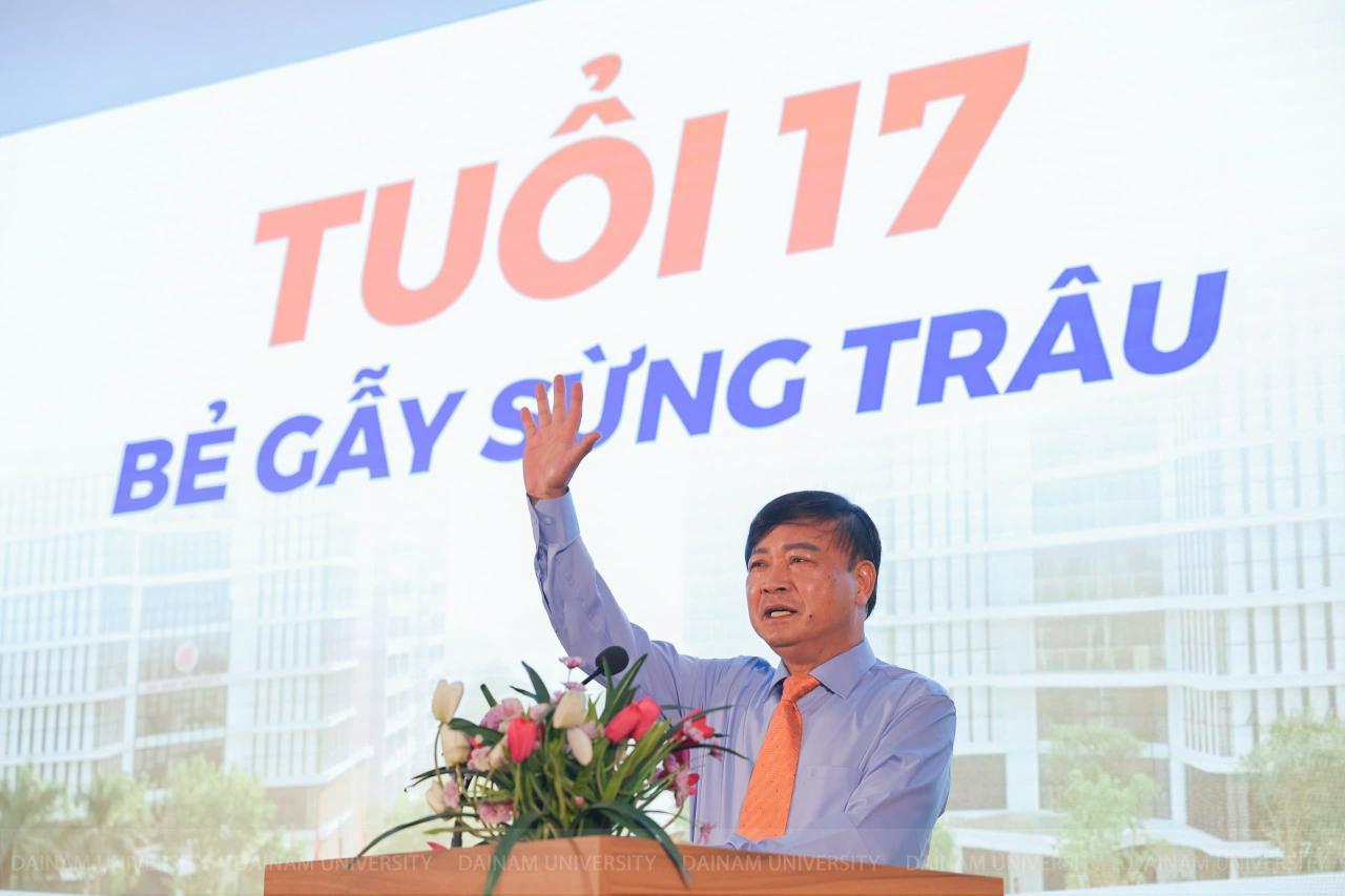 dai-hoc-dai-nam-tuoi-17-be-gay-sung-trau